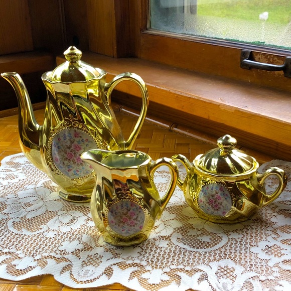 🌟Stunning bright gold porcelain tea set🌟